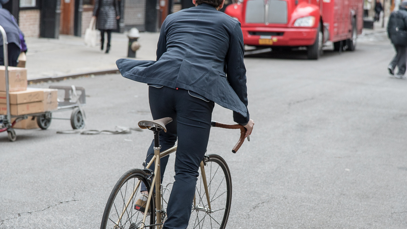 Illustration for article titled The Bike-Friendly Commuter Suit Review: Good at Bikes, Bad at Suit